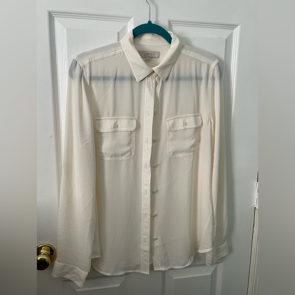 LOFT polyester button front blouse SIZE  MEDIUM